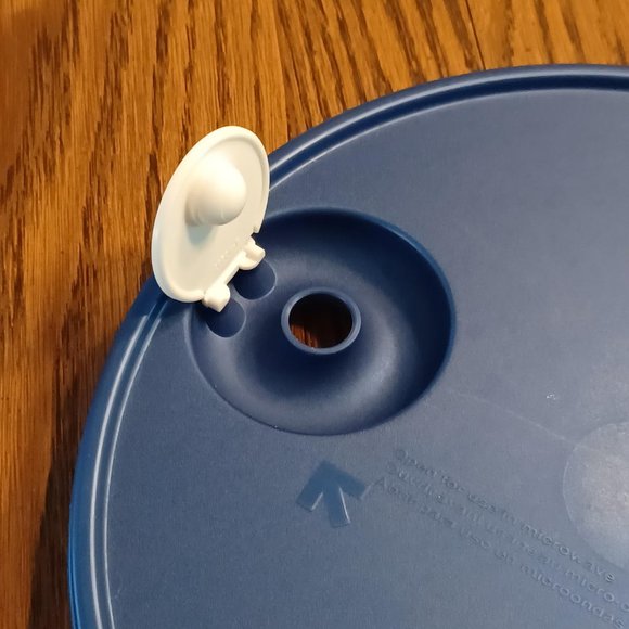 Tupperware Clear 3-Section Meal Storage Container with Vented Blue Lid - Picture 5 of 8